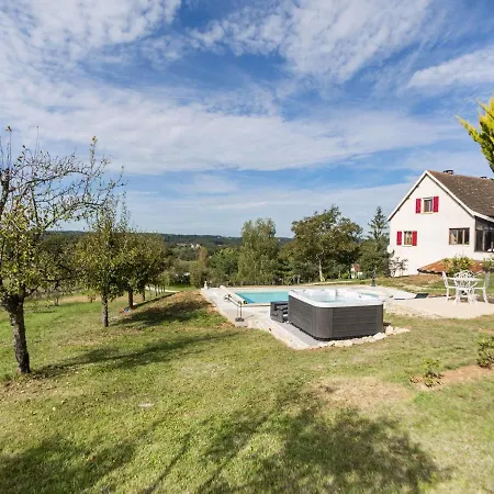 Serene In Hills Apartment