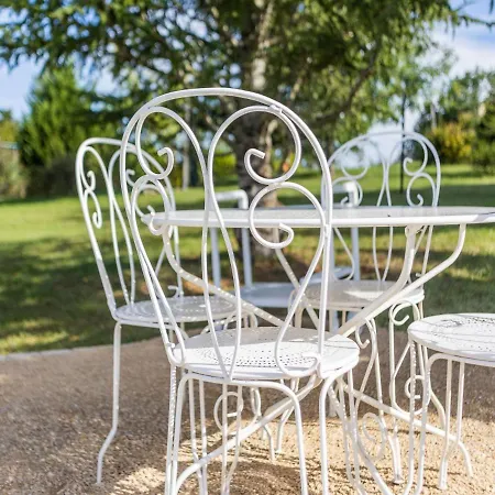 Serene In Hills Apartment