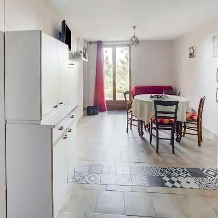 Serene In Hills Apartment