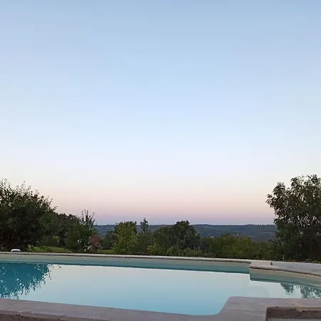 Serene In Hills Apartment